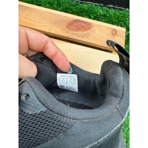 Adidas Runners - Black - Size 6M main image 11